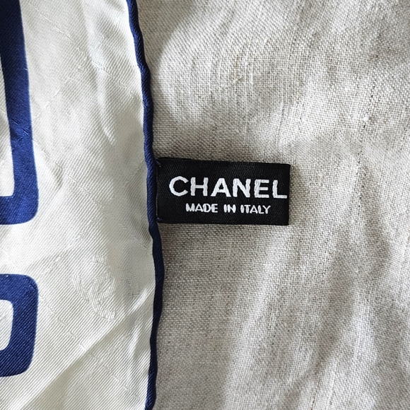 Chanel silk scarf - Picture 4 of 6